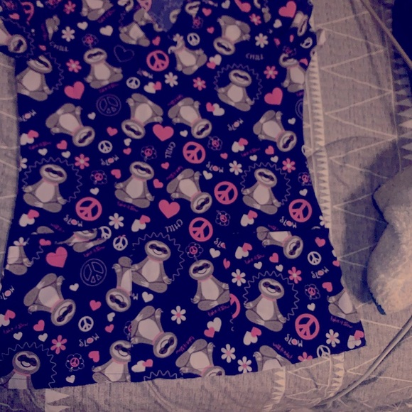 Fun sloth and peace sign scrub top! - Picture 2 of 2
